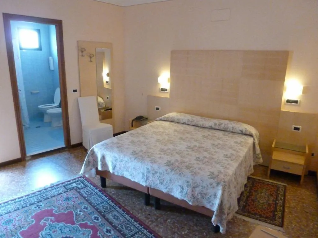 Hotel Lanterna アーバノ・テルメ 2*,